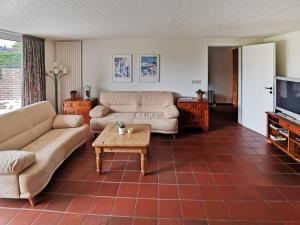TV a/nebo společenská místnost v ubytování Holiday Home Den Osse by Interhome