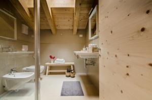 Ванна кімната в Orizzonti d'Anaunia