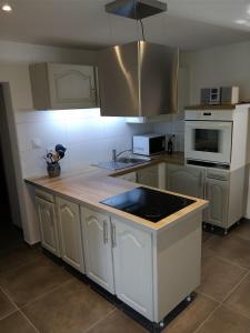 a kitchen with white cabinets and a counter top at Maison des écluses Strasbourg F3 90m2 Jacuzzi Climatisation in Strasbourg