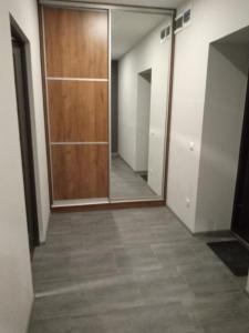an empty hallway with a door and a mirror at Апарт-сервис s1 in Uzhhorod