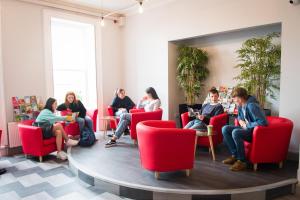 Os clientes hospedados em Sheilas Tourist Hostel