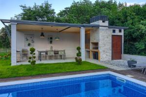 Basen w obiekcie Luxury design Villa Maell with private pool and high level of privacy - WiiBuk lub w pobliżu