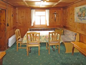 Posedenie v ubytovaní Holiday Home Haus Hermann by Interhome