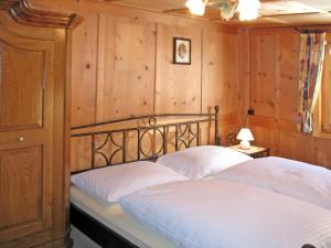 Posteľ alebo postele v izbe v ubytovaní Holiday Home Haus Hermann by Interhome