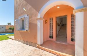 The building in which the holiday home is located