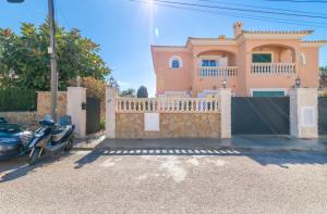 The building in which the holiday home is located