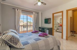 A bed or beds in a room at Villa Las Bahías