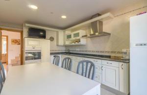 A kitchen or kitchenette at Villa Las Bahías