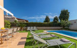 The swimming pool at or close to Villa Las Bahías