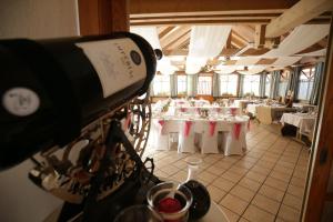 Reštaurácia alebo iné gastronomické zariadenie v ubytovaní Gasthof zum Mohrn