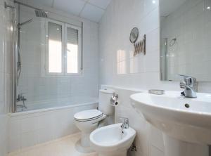 Kúpeľňa v ubytovaní Sol Suite Apartment with Garden