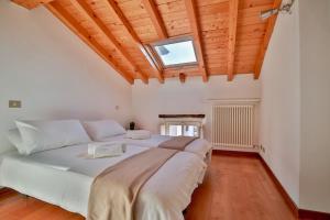 Säng eller sängar i ett rum på Contempora Apartments - Ca' Brenta Attic