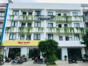 a row of motorcycles parked in front of a building at Joy Hotel Phú Yên in Tuy Hoa