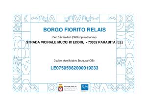 een label voor barokke florencriqueéralls met een geometrisch patroon bij Borgo Fiorito Relais in Parabita