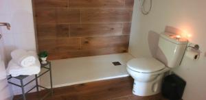 Koupelna v ubytování Les Llambrich - Apartamentos turísticos