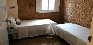 Postel nebo postele na pokoji v ubytování Les Llambrich - Apartamentos turísticos