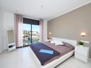 Ένα ή περισσότερα κρεβάτια σε δωμάτιο στο Holiday Home Alberes by Interhome