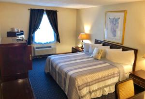 a hotel room with a bed and a window at Bicentennial Inn in Buckhannon +31 photos