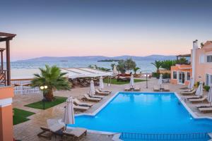 Bazén v ubytování Avantis Suites Hotel nebo v jeho okolí