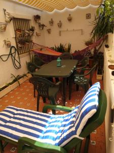 Apartamento con piscina y terraza junto a la playa ...