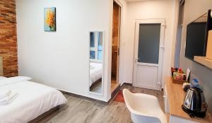 Postel nebo postele na pokoji v ubytování Ngô Gia Home
