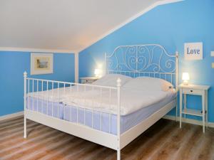 Llit o llits en una habitació de Apartment Wolfgangsee Blick - SGW100 by Interhome