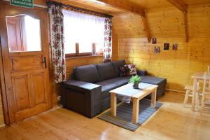 Gallery image of Domek drewniany Camila in Ryczów +15 photos