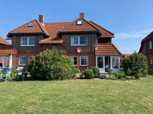 a large house with a yard in front of it at Buxbuddies Admirals Inn in Fehmarn
