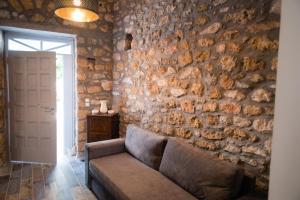A seating area at Nikolas place