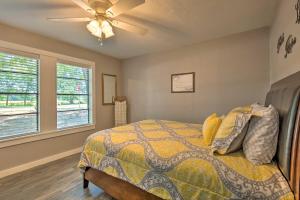 Легло или легла в стая в Quaint Home with Deck and Grill - Mins to Lake Fork!