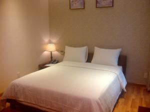 Postel nebo postele na pokoji v ubytování Anh Dao Mekong Hotel