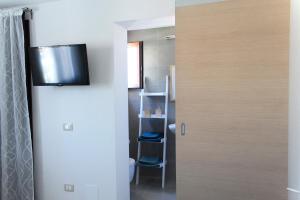 TV a/nebo společenská místnost v ubytování Acquachiara Rooms