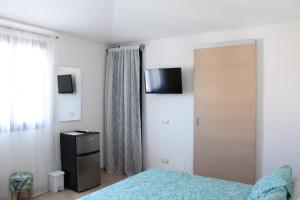 TV a/nebo společenská místnost v ubytování Acquachiara Rooms