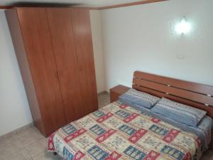 Postel nebo postele na pokoji v ubytování ANKARAN SOBE MARA