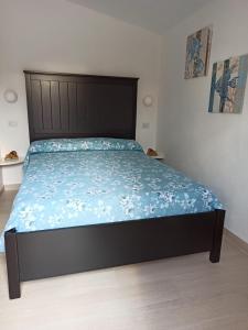 a bedroom with a bed with a blue comforter at Dimora l 'Ulivo in Parghelia