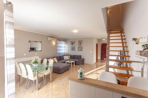 Gallery image of Apartment Jerry with private pool in Milna