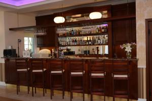 Lounge nebo bar v ubytování Dworek Jamneński + 31 fotografií