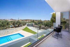 The swimming pool at or close to Kastalys Villa