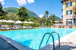 Bazén v ubytování Hotel Maderno nebo v jeho okolí
