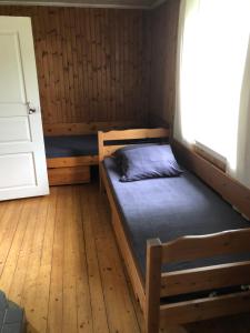 Postel nebo postele na pokoji v ubytování Vandrarhem Lövö