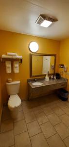 Bilik mandi di Olympic View Inn