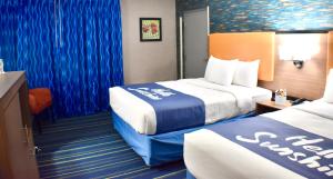 Postel nebo postele na pokoji v ubytování Days Inn by Wyndham Wayne + 15 fotografií