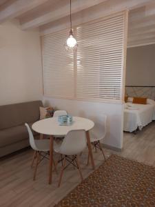 a living room with a table and chairs and a bed at Casa di Magda in Castellammare del Golfo