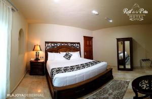 Postel nebo postele na pokoji v ubytování Hotel Real de La Peña