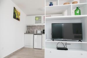 Kuchyň nebo kuchyňský kout v ubytování Kardos Villa