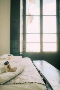 Cama o camas de una habitación en La Duquesa Guest House