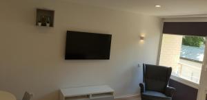 Μια τηλεόραση ή/και κέντρο ψυχαγωγίας στο City apartment Anykščiai