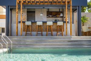 Bazén v ubytování Casa D'Irene Deluxe Hotel nebo v jeho okolí
