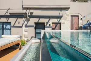 Bazén v ubytování Casa D'Irene Deluxe Hotel nebo v jeho okolí