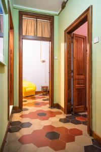 a hallway with a room with a door and a floor at La Babbajola in Iglesias
